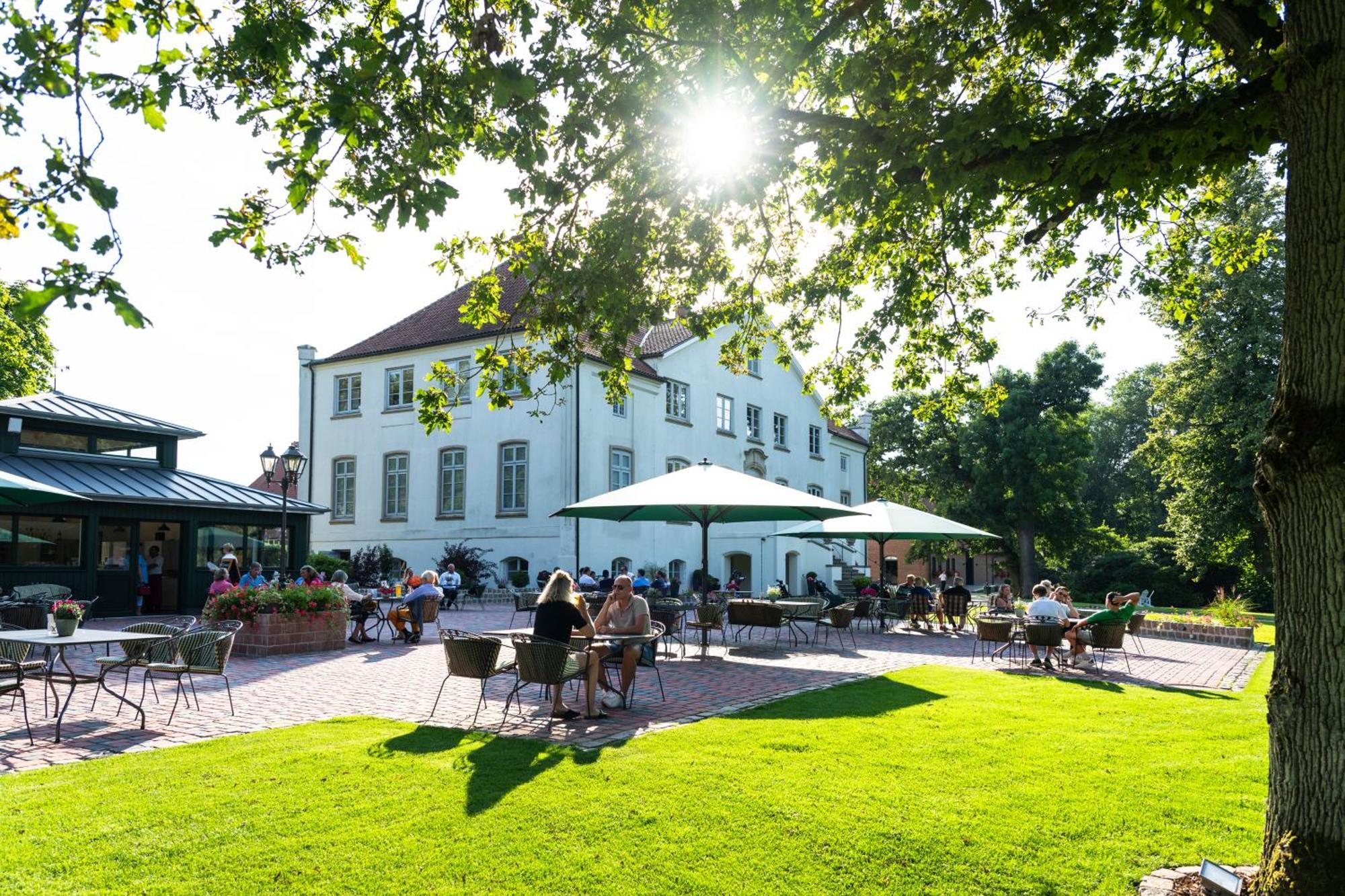 Hotel & Gaestehaus Gut Kaden Alveslohe Exterior photo